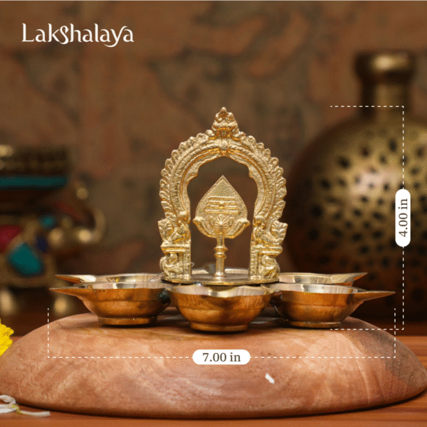 Aarumuga Vilakku With Vel Arch